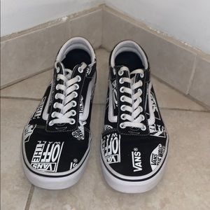 Men’s size 9.5 vans “Off The Wall”